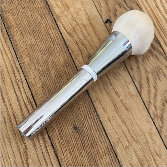 ItCosmetics Bye Bye Pores Powder Brush - Picture 1 of 7